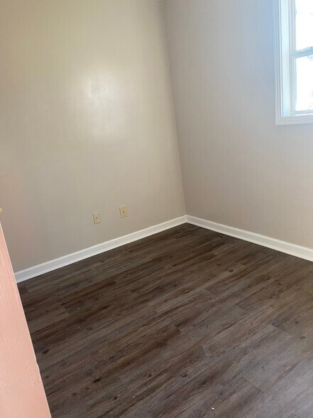Building Photo - 72 Community Rd