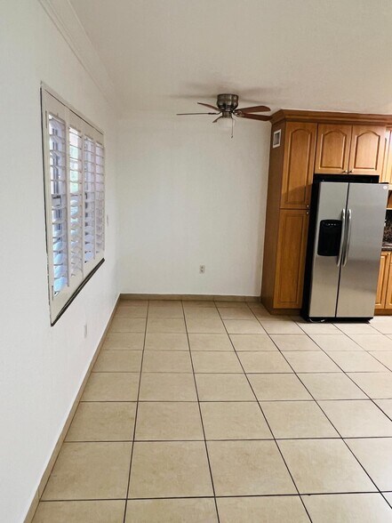 Building Photo - 1280 W 54th St