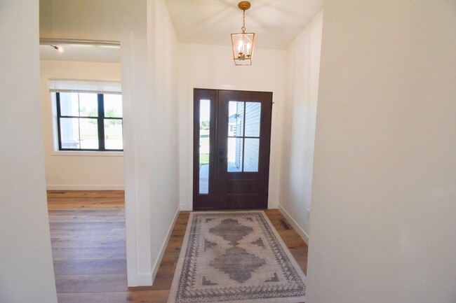 Building Photo - Luxury Country Side Living: 4 bed 3 bed St...
