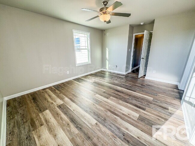 Building Photo - 102 Michael Thomas Pl