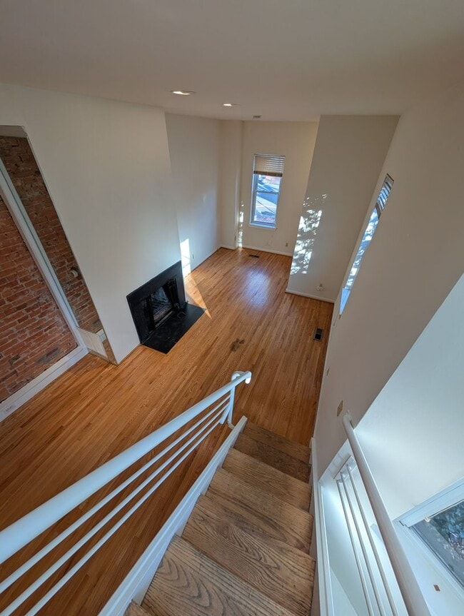 Building Photo - Georgetown Townhouse (Close to the West End and Dupont)