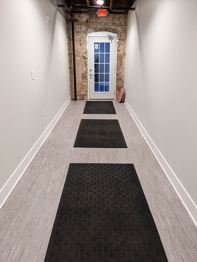 Building Photo - 130 E State St