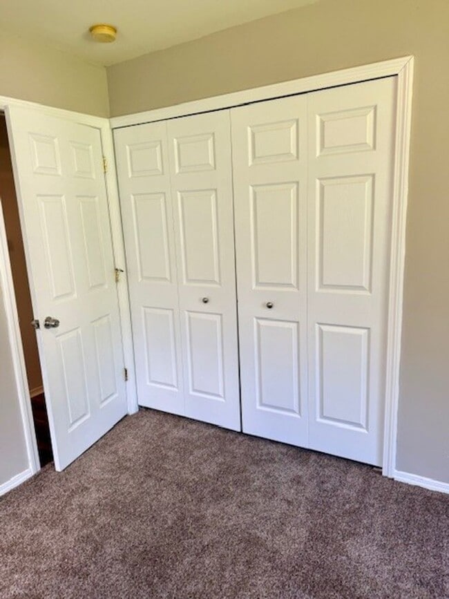 Building Photo - NEW RENTAL! Available Now