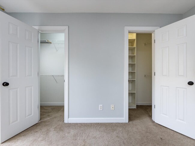 Building Photo - 4936 S Hill View Dr