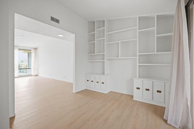 Building Photo - 72460 Rodeo Way