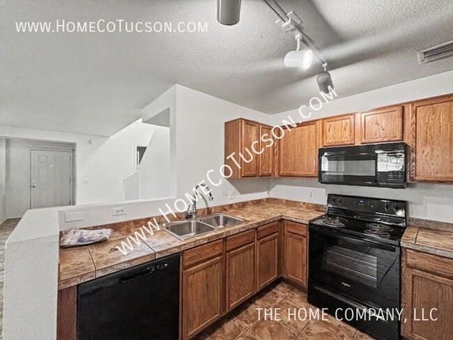 Building Photo - 2708 N Saramano Ln