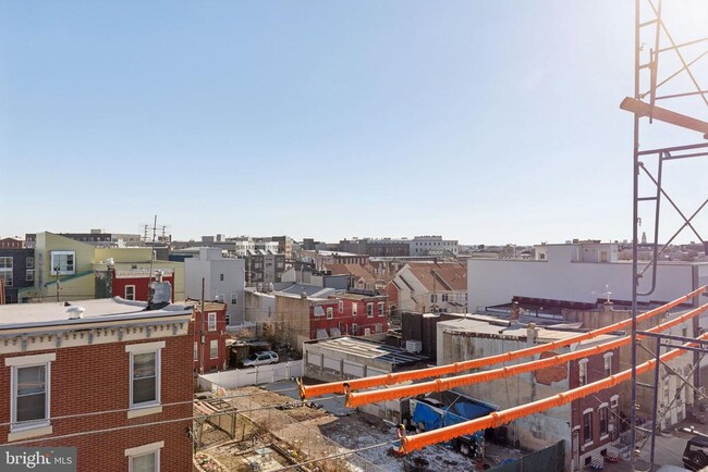 Building Photo - 2408 N Mascher St