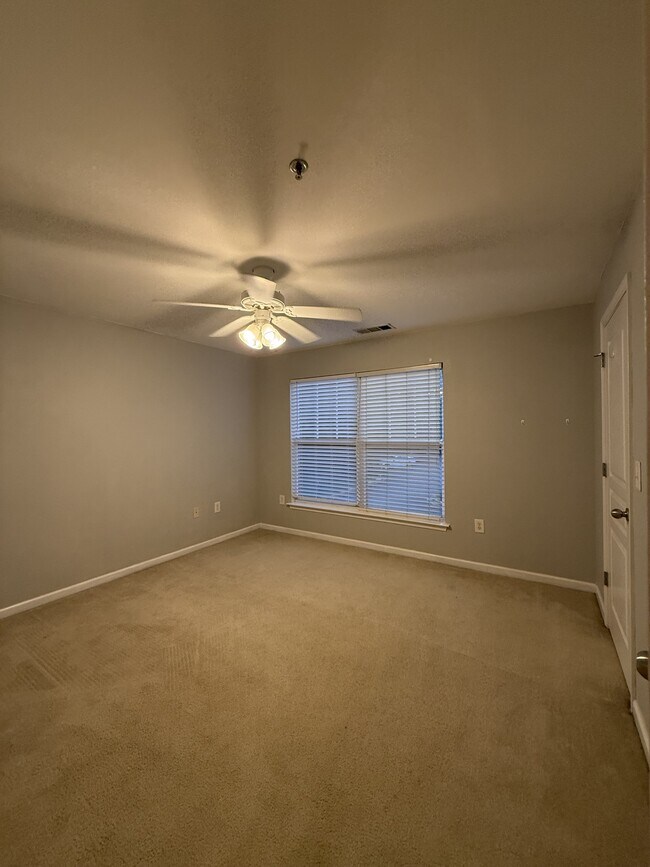 Building Photo - 490 S Barnett Shoals Rd