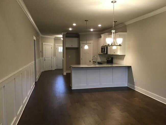 Building Photo - 700 Rivulet Dr SW