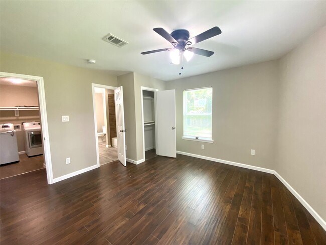 Building Photo - 4411 Buena Vista St