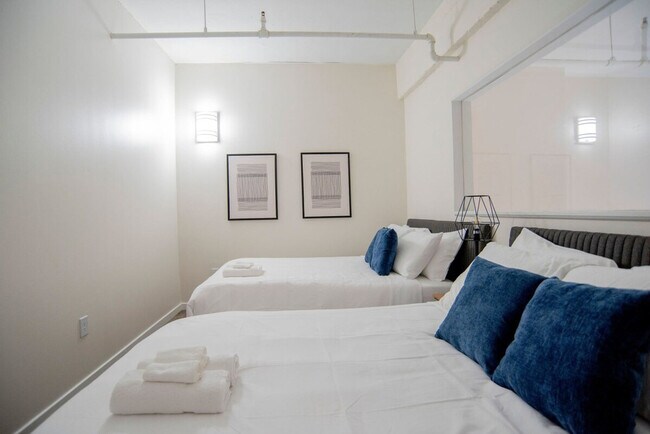 Building Photo - 125 W Market St