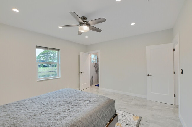 Building Photo - 414 Lindell Blvd