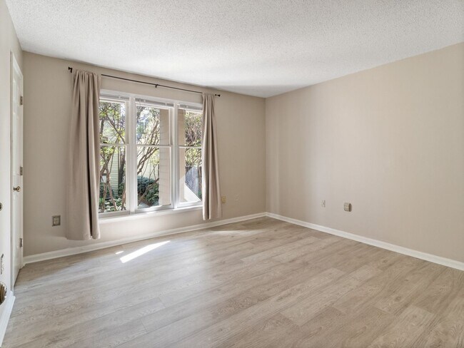 Building Photo - 1st Floor unit in Fourth Ward