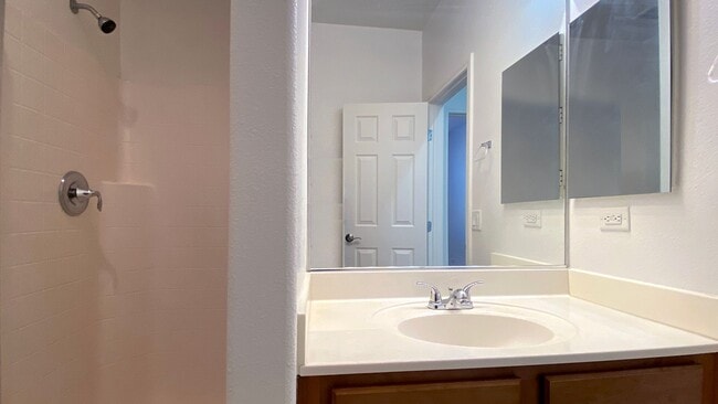 Building Photo - Great single story home 4 beds 3 baths in Henderson