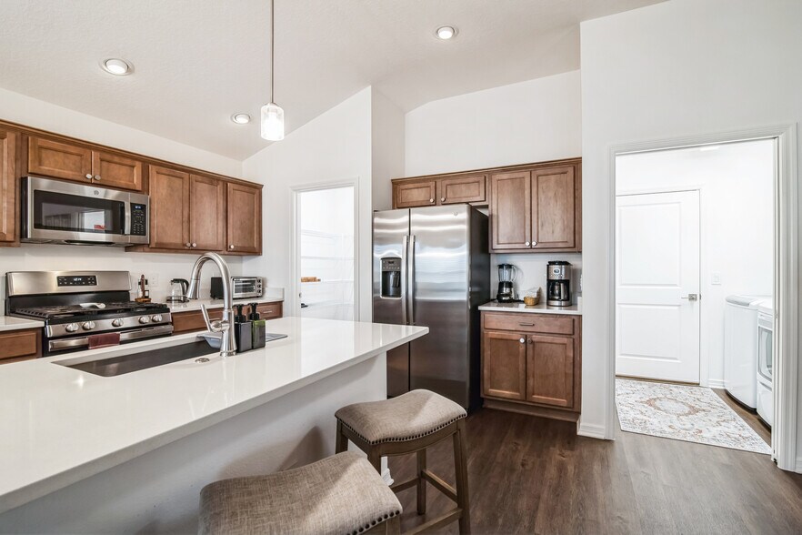 Building Photo - 7007 Minchew Cir