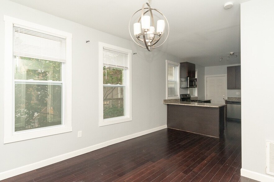 Building Photo - 2968 N Ridgeway Ave