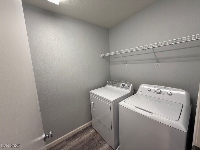 Building Photo - 684 Magrath St
