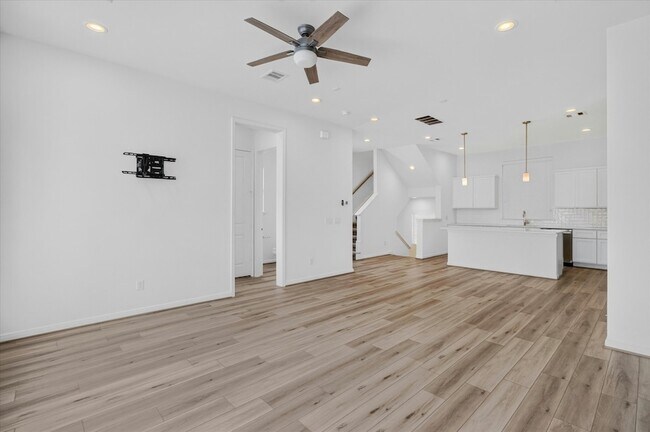 Building Photo - 1526 Ojeman Rd