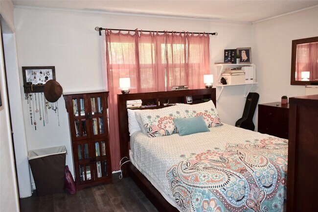 Building Photo - 4624 Verone St