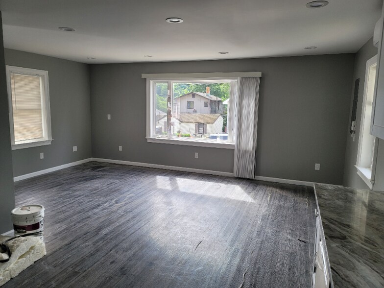 Building Photo - 225 Lakeside Ave