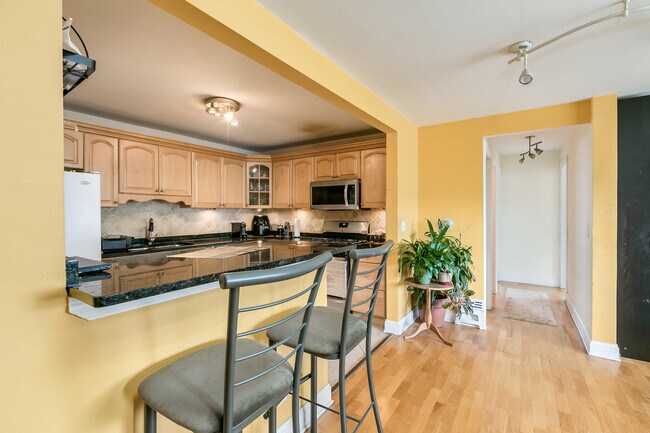 Building Photo - 1328 Webford Ave