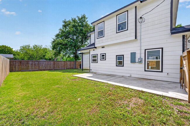 Building Photo - 9009 Hilda St