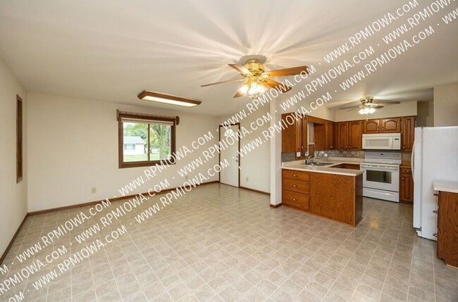 Building Photo - 605 4th Ave
