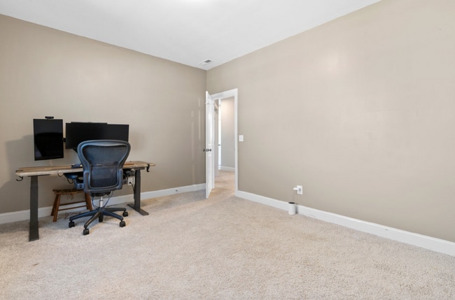 Building Photo - 217 Tumbling River Dr