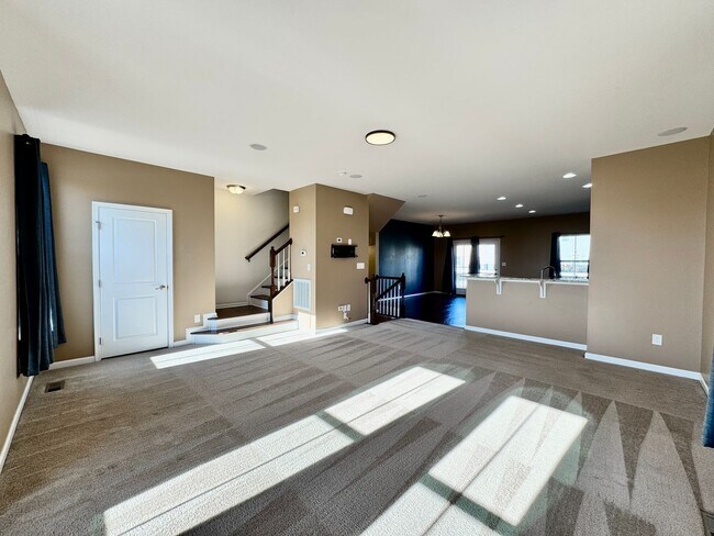 Building Photo - Available 07-08-26! Townhouse w/Garage - Pet Friendly - All Appliances Convey!