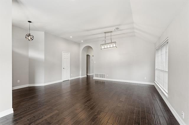 Building Photo - 2661 Redcedar Dr