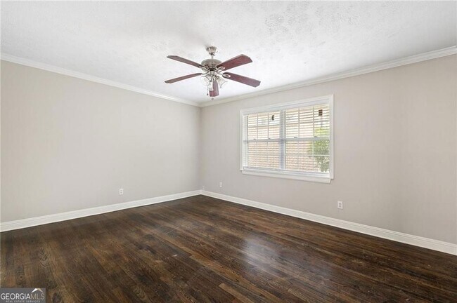 Building Photo - 21 Delmont Dr NE