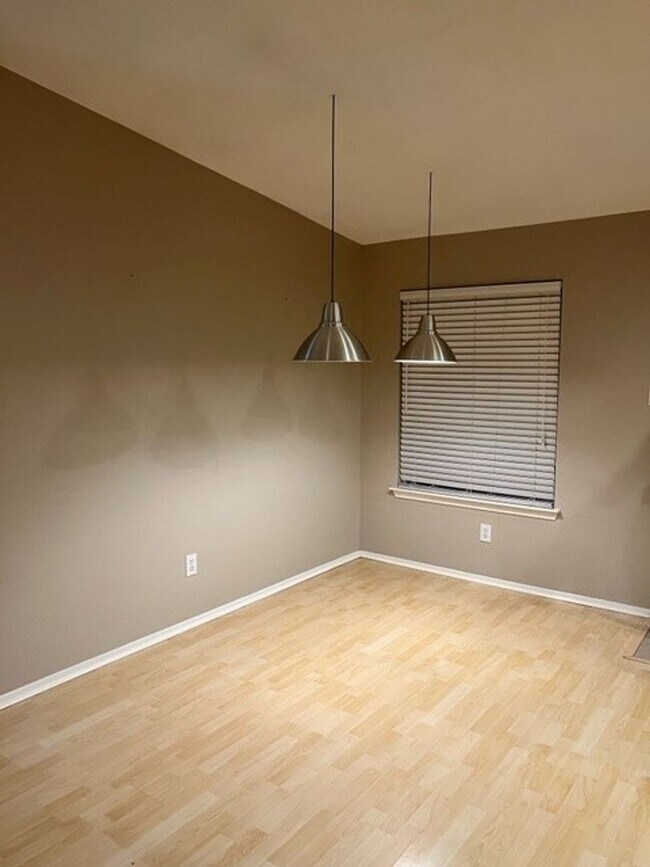 Building Photo - Beautiful home for lease in desirable Milw...
