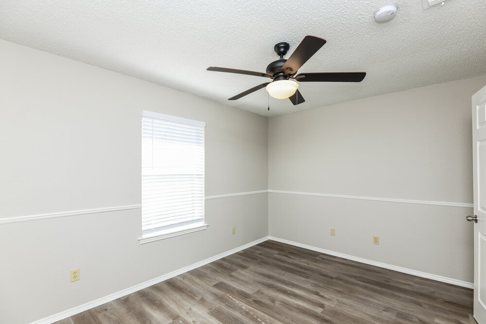 Building Photo - 4648 Feathercrest Dr