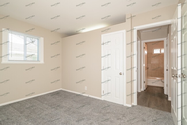 Building Photo - 10712 Spring Garden Dr