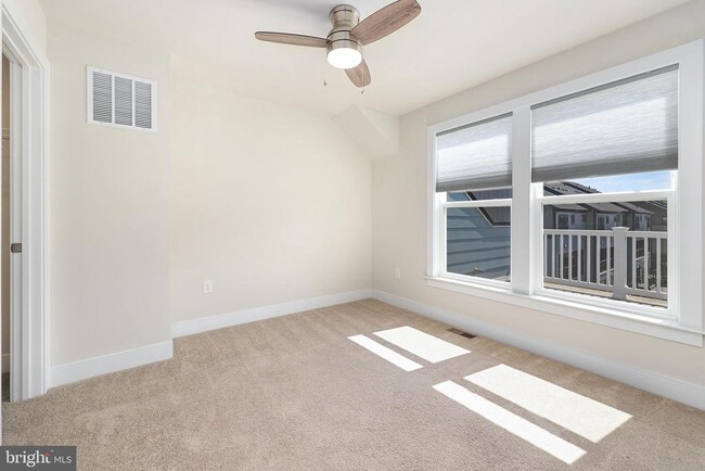 Building Photo - 1743 Riverbluff Ave