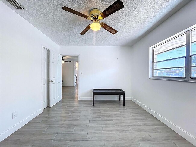 Building Photo - 5806 Liverpool Dr