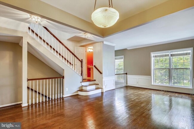 Building Photo - 5413 Summer Leaf Ln