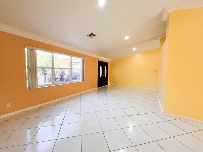 Building Photo - 1305 Monteray Way