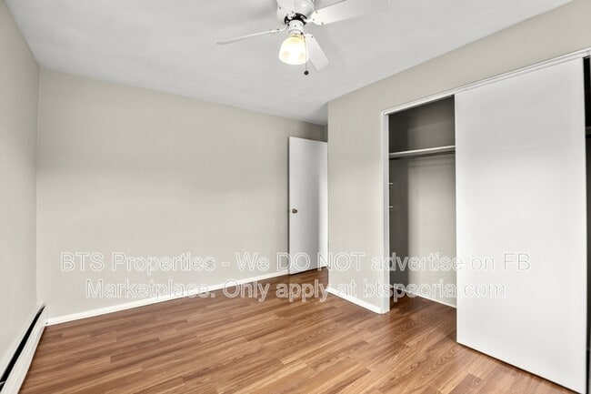 Building Photo - 305 N Pleasant View St