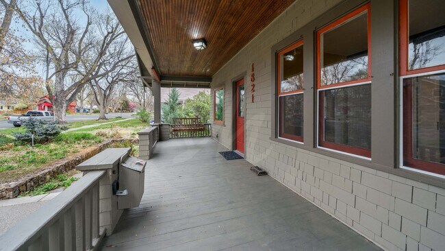 Building Photo - Craftsman Bungalow In Patty Jewett Neighborhood