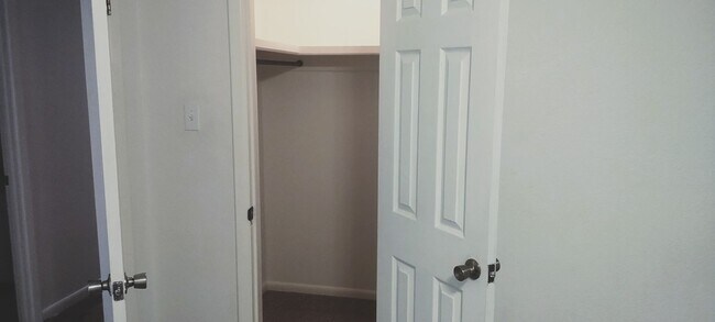 Building Photo - 3 Bed 2 Bath Home!