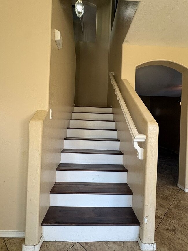 Building Photo - SPACIOUS 2,314 SQUARE FT Home