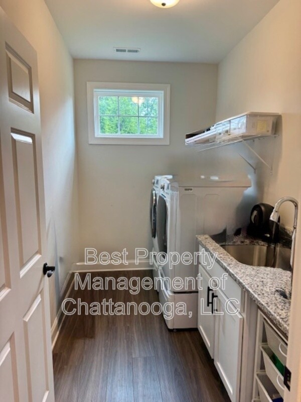 Building Photo - 9620 Mayfly Rd