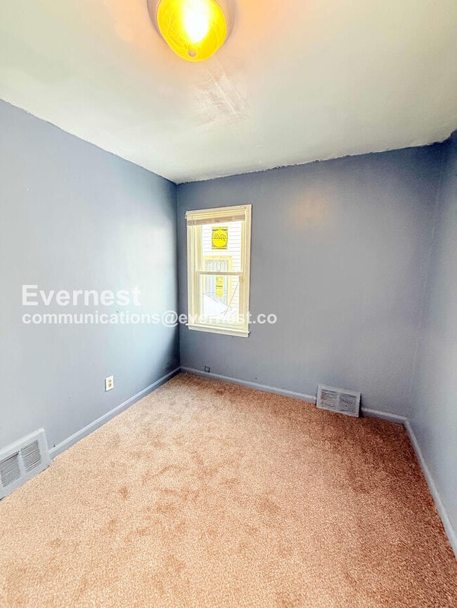 Building Photo - 18640 Sherwood St