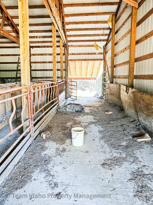 Building Photo - 2001 Manufactured Home on 160 Acre Farm ne...