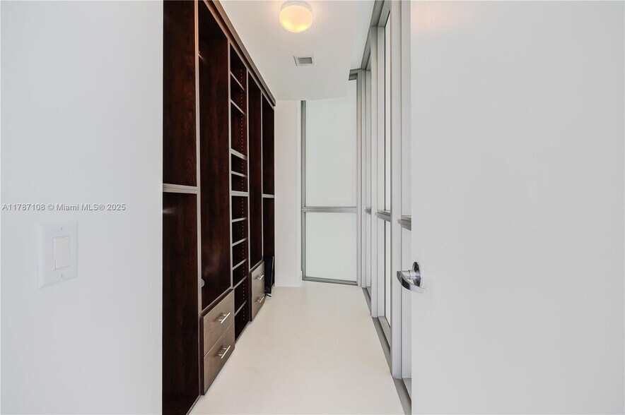Building Photo - 1100 Biscayne Blvd