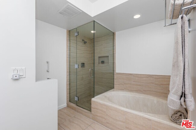 Building Photo - 2960 Neilson Wy