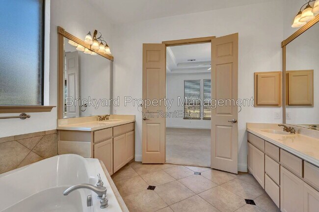 Building Photo - 350 Pine Valley Dr