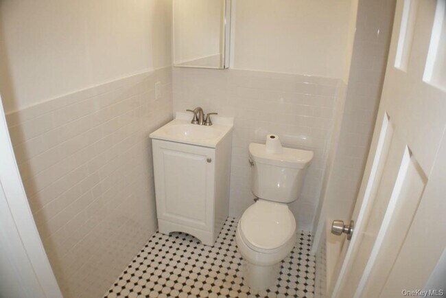 Building Photo - 499 Piermont Ave