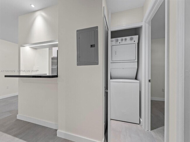 Building Photo - 15639 SW 73rd Cir Terrace